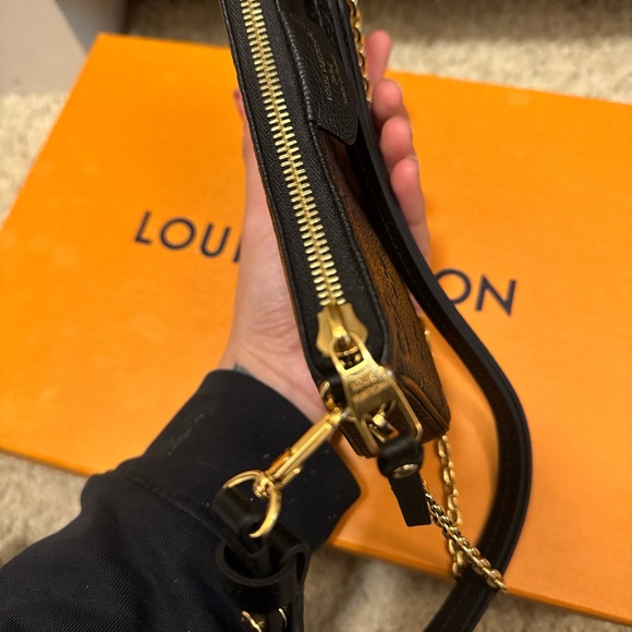 Louis Vuitton Black Crossbody Bag with Gold Chain - Picture 5 of 6